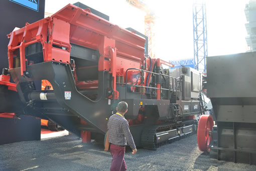 山特維克礦山工程機(jī)械展出履帶式移動(dòng)破碎篩分設(shè)備