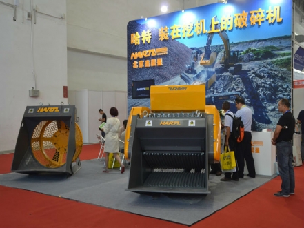 哈特牌裝在挖掘機(jī)上的破碎機(jī)亮相于BICES 2015