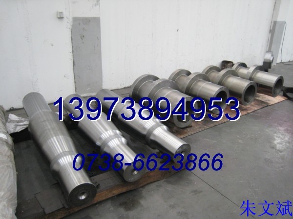 顎式破碎機(jī)配件有:齒板、邊護(hù)板、壓塊、壓頭、推力板、端蓋、主軸、動顎、機(jī)殼等等產(chǎn)品圖片