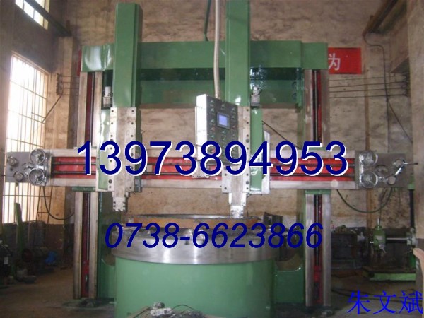 反擊破碎機(jī)配件系列: 襯板，腔體襯板等產(chǎn)品圖片