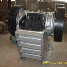 雙曲面深腔顎式破碎機產(chǎn)品圖片