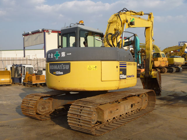 二手中型挖掘機(jī)