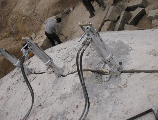 青石分解破開新機(jī)械設(shè)備液壓膨脹機(jī)產(chǎn)品圖片