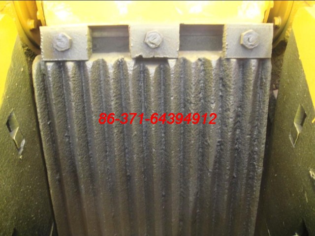 精神飽滿(mǎn)的腭式破碎機(jī)產(chǎn)品圖片