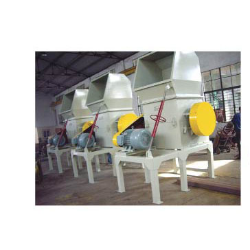 專業(yè)生產(chǎn)PET瓶片、可樂(lè)瓶、包裝帶、塑料地板粉碎機(jī)