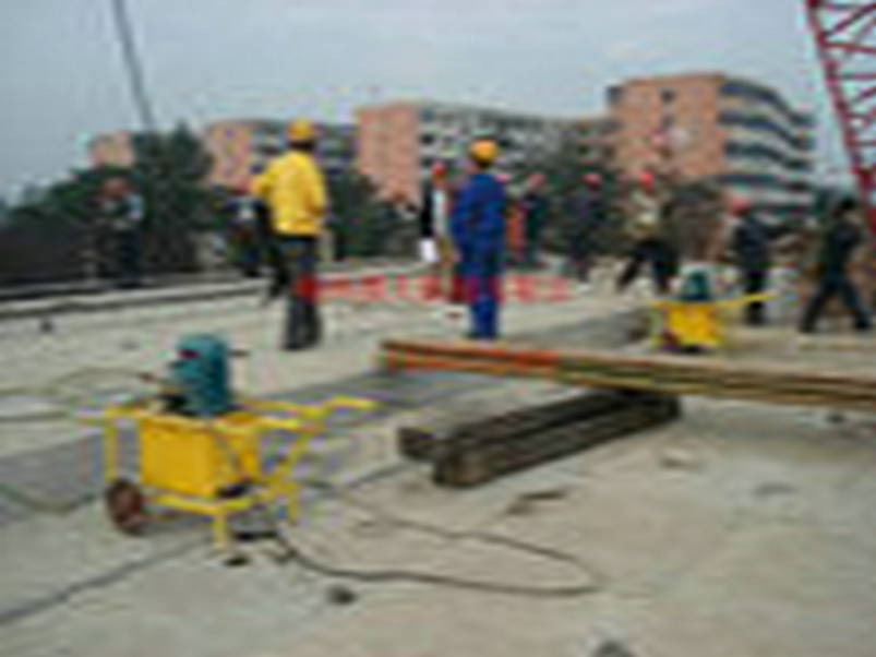 道路混凝土設備破碎機