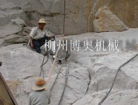 礦山開(kāi)采中的靜態(tài)爆破設(shè)備 液壓分裂機(jī) 劈裂機(jī) 開(kāi)山機(jī) 劈石機(jī)