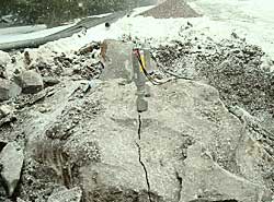    液壓開山機(jī) 裂開巖石 贏得客戶的認(rèn)可產(chǎn)品圖片