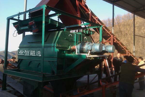 供應(yīng)新疆鐵礦石干式磁選機(jī)，干選機(jī)產(chǎn)品圖片