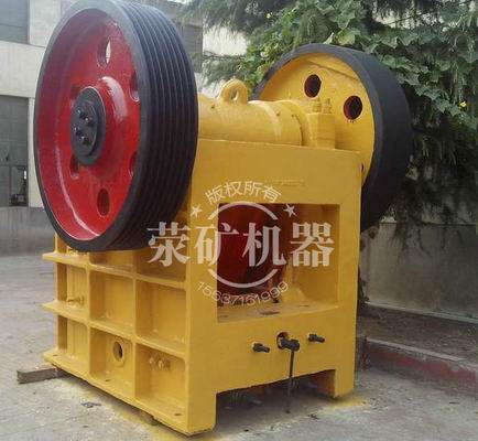 時(shí)處理1000噸石料生產(chǎn)線需配備幾臺(tái)破碎機(jī)？產(chǎn)品圖片