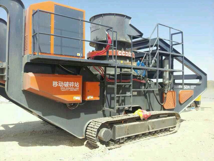 履帶式移動(dòng)破碎站產(chǎn)品圖片