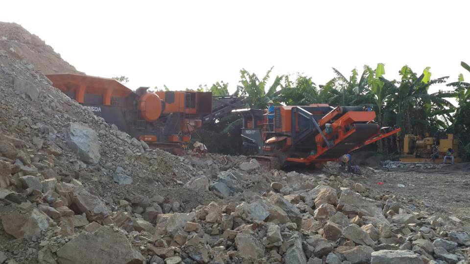 履帶式移動(dòng)錘式破碎站產(chǎn)品圖片