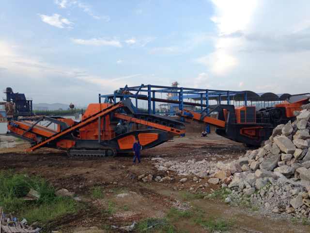 履帶式移動(dòng)反擊破碎機(jī)