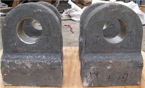 高鉻復(fù)合錘頭 高錳鋼錘頭 耐磨錘頭 雙金屬熱復(fù)合錘頭 破碎機(jī)錘頭