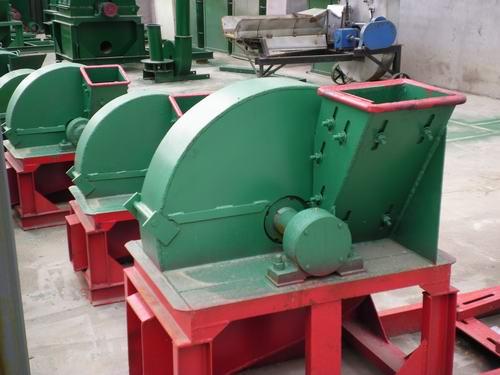 刨花機主要用來批量生產(chǎn)厚度均勻的薄片