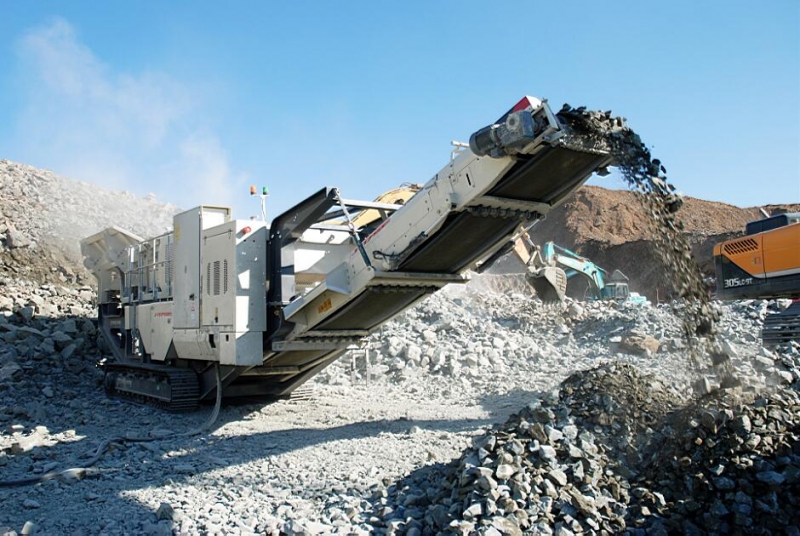 J-1175E油電兩用履帶移動顎式破碎產(chǎn)品圖片