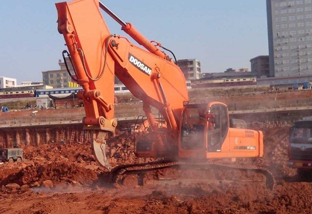 挖掘機(jī)巖石臂鷹嘴臂廠家報(bào)價(jià)