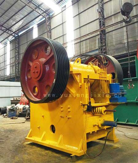 新型自動(dòng)加油鄂式破碎機(jī)哪家好？