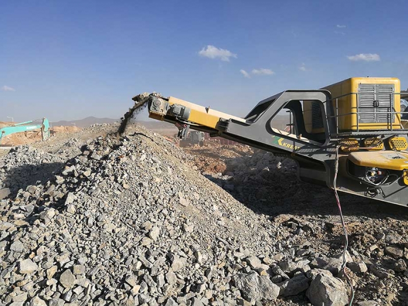 鄂式移動破碎站現場出料圖產品圖片