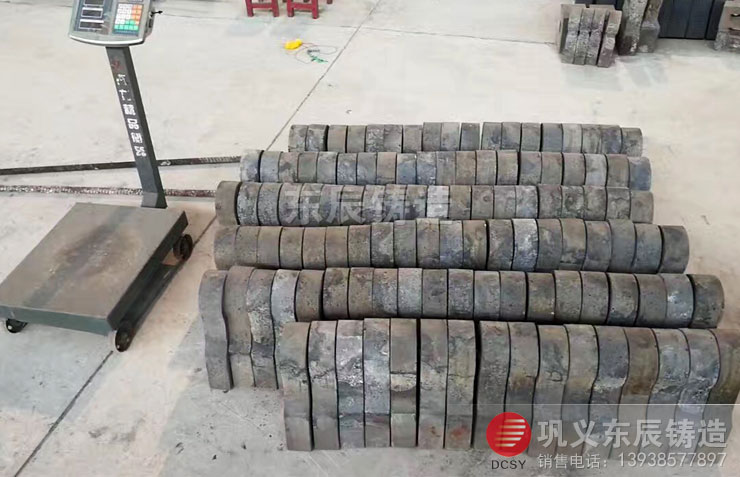 大型水泥生產(chǎn)線合金破碎機耐磨錘頭