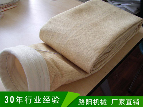 我公司供應(yīng)208滌綸環(huán)保除塵濾袋，有現(xiàn)貨產(chǎn)品圖片
