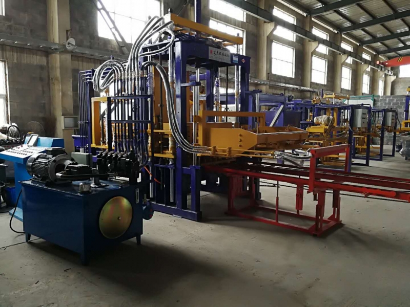 山西大量出售高質(zhì)量價格低水泥磚機產(chǎn)品圖片