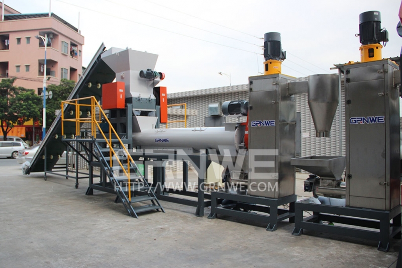 東莞綠豐礦泉水瓶PET粉碎清洗生產(chǎn)