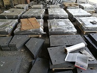 各種港口碼頭，冶金，礦山機(jī)械等行業(yè)輸送機(jī)襯板產(chǎn)品圖片