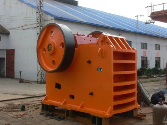 顎板在顎式破碎機對物料破碎中起到的重要作用產品圖片