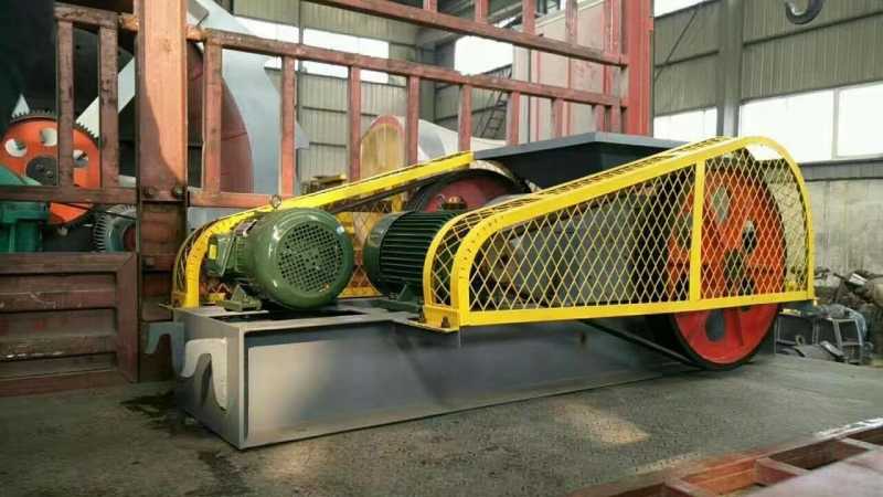 小型對(duì)輥式制砂機(jī)設(shè)備雙輥破碎機(jī)產(chǎn)品圖片