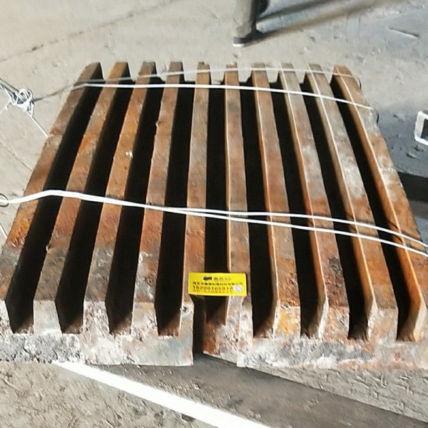 顎式破碎機(jī)鄂板 齒板 高錳鋼鄂板 破碎機(jī)鄂板 牙板 護(hù)板產(chǎn)品圖片
