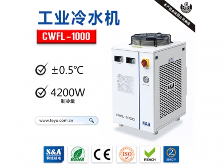 高精密OLED屏激光切割設備用戶慕名購特域冷水機產(chǎn)品圖片