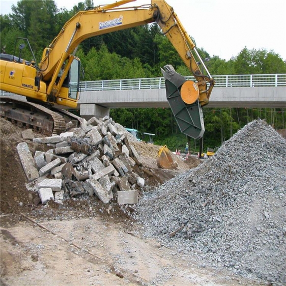 UEDA粉碎鏟斗專業(yè)石頭攪拌加工碎石產(chǎn)品圖片