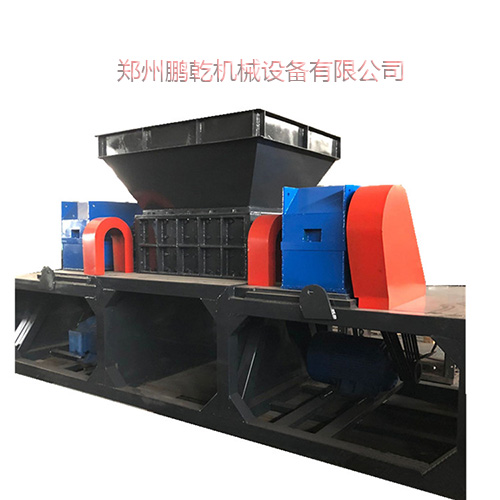 礦泉水瓶撕碎機是廢物利用環(huán)保設(shè)備