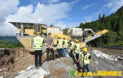 履帶移動錘式破碎設備產品圖片