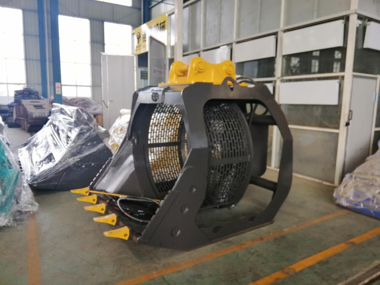 挖機(jī)移動式篩沙機(jī)