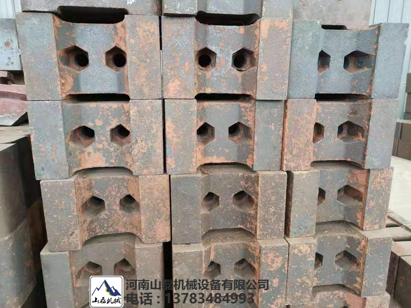 山磊1212巖石液壓板錘制砂機篩板配