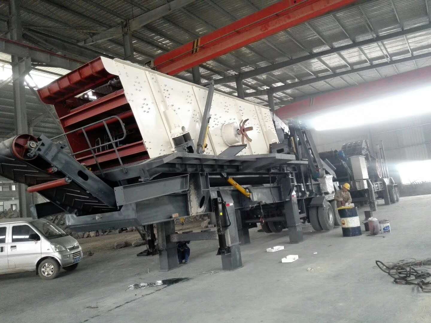 移動(dòng)破碎篩分機(jī)