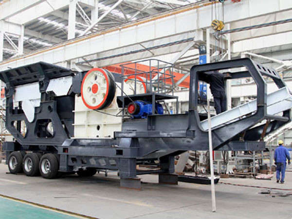 輪胎移動顎式破碎站產(chǎn)品圖片