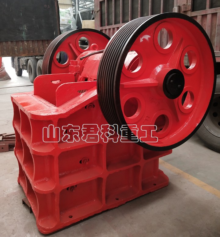 鄂式破碎機(jī)產(chǎn)品圖片