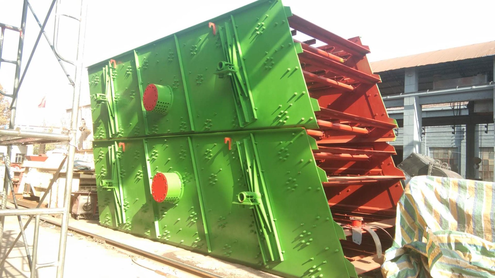 河南廠家專業(yè)生產(chǎn)圓振動篩產(chǎn)品圖片