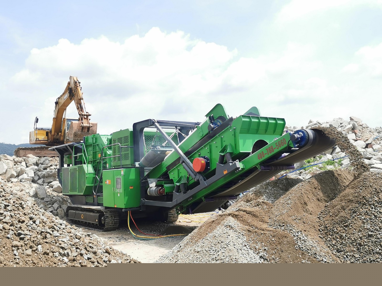 履帶式移動反擊破碎站產(chǎn)品圖片