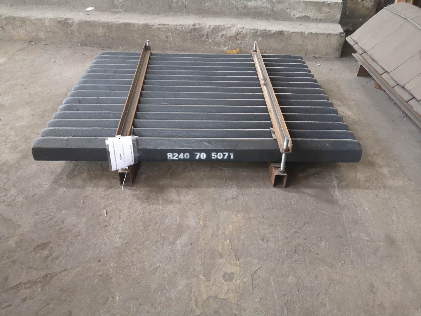 顎破襯板邊護(hù)板耐磨齒板產(chǎn)品圖片