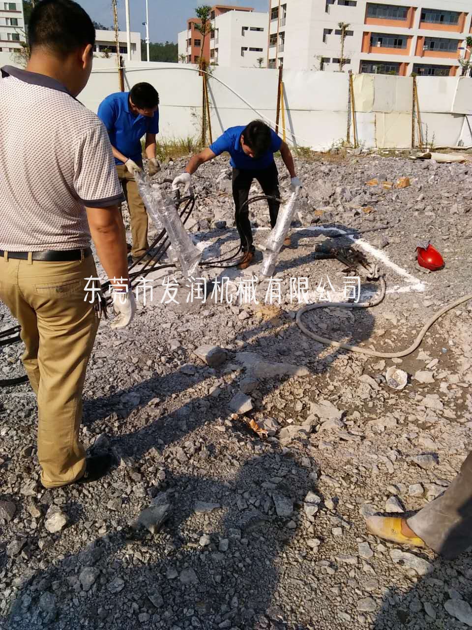 巖石破石設(shè)備分裂機(jī)