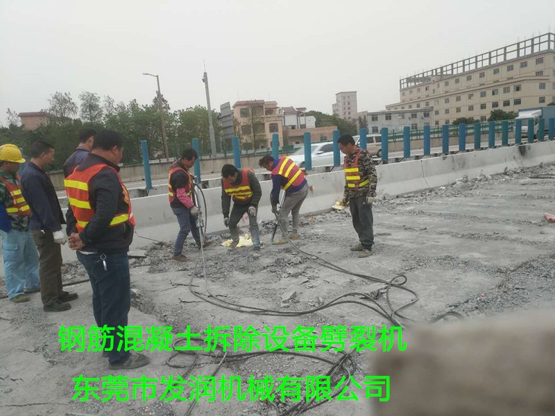 破石設(shè)備分裂機(jī)