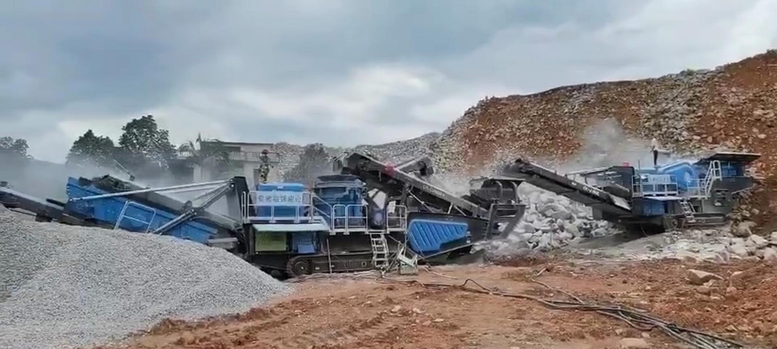 湖北租賃移動破碎站整套設備（鄂破，反擊破，圓錐破，沖擊破等）