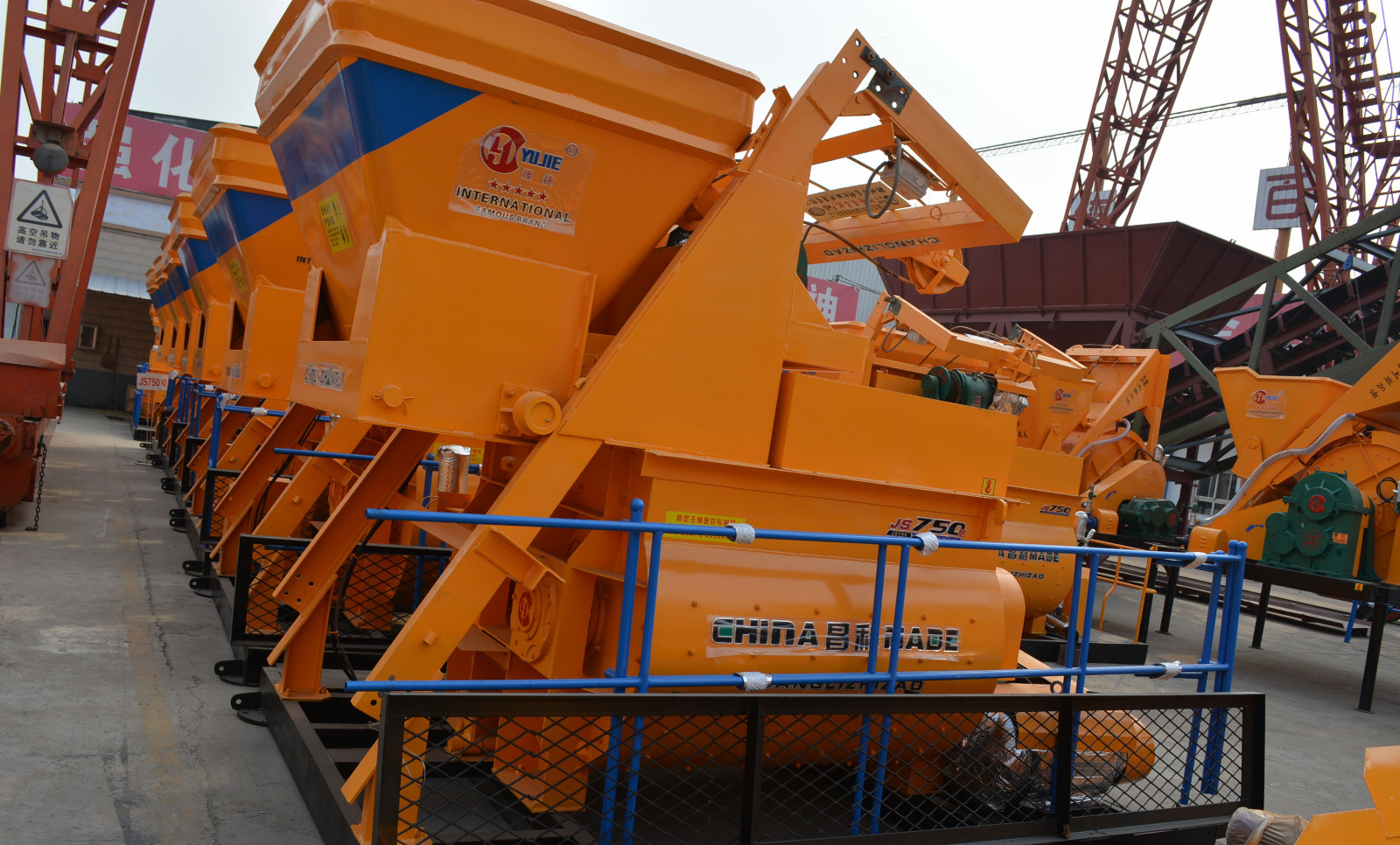 河南新鄉(xiāng)昌利雙臥軸強(qiáng)制式750混凝土攪拌機(jī)廠家直銷(xiāo)產(chǎn)品圖片