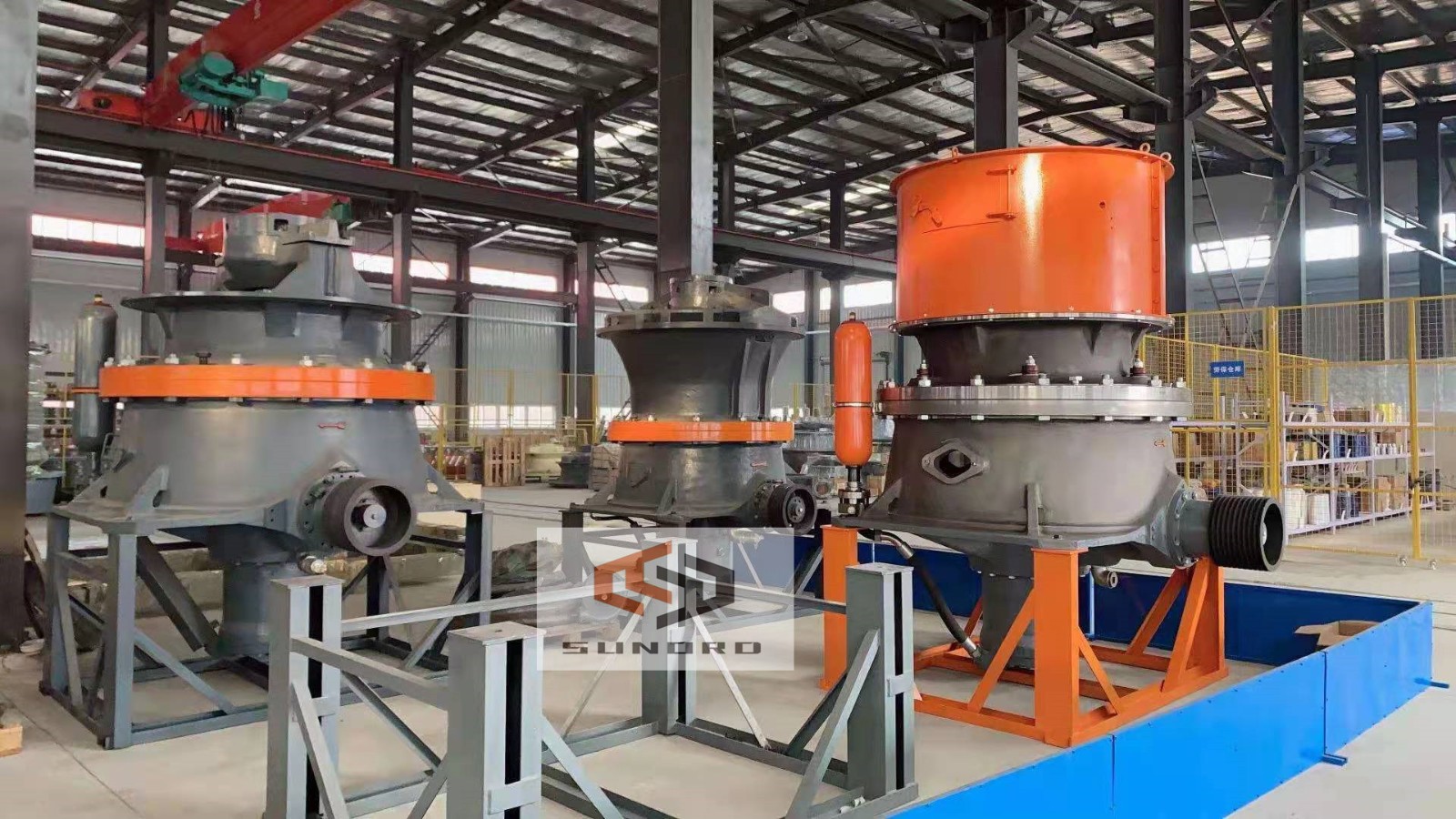 圓錐破，鄂破專注生產(chǎn)多年，配件可與進(jìn)口設(shè)備互換