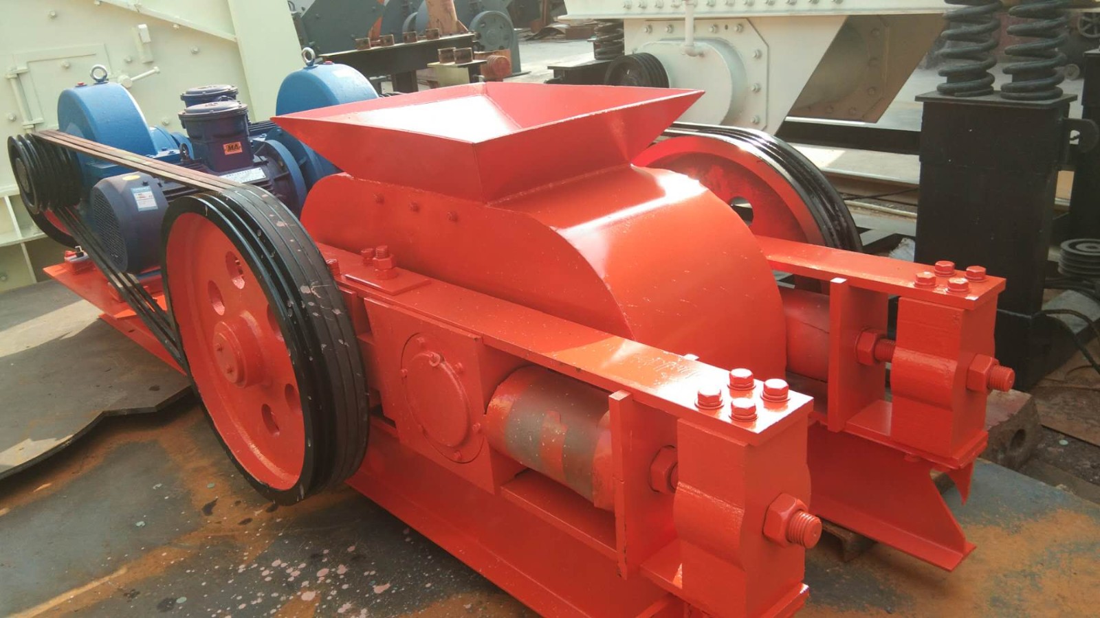 石灰石對(duì)輥破碎機(jī)生產(chǎn)廠家