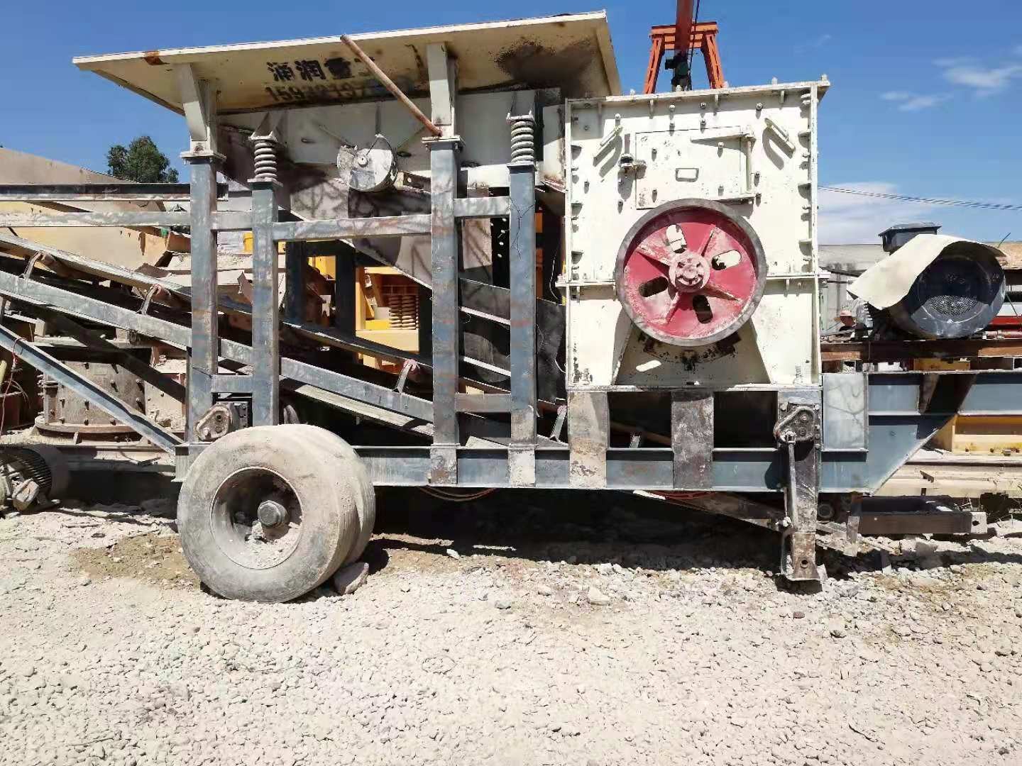 二手半移動(dòng)式1010錘式石料破碎機(jī)碎石機(jī)石子生產(chǎn)線出售